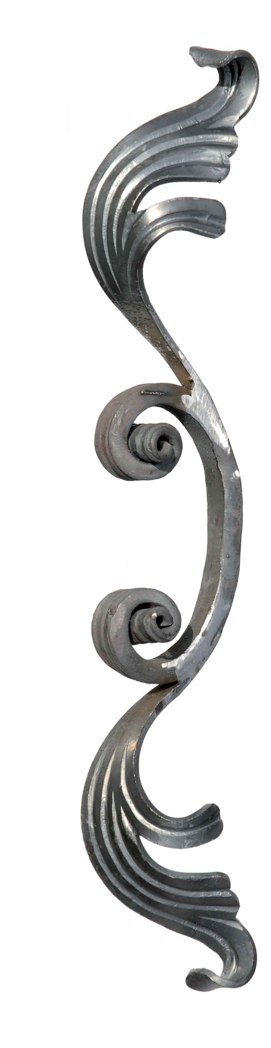 Symmetrischer C-Bogen, aus Flachmaterial 16x8mm, seitengehämmert, mit 2 Barockblättern